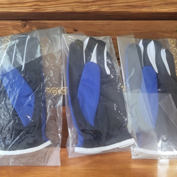 SOLD Singer Ten (3) KIDS GOLF GLOVES SMALL 2 left and one right included - Picture 5 of 10